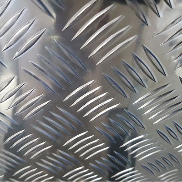 Aluminium Tränenblech Quintett in Nahaufnahme, rutschfestes Riffelprofil
